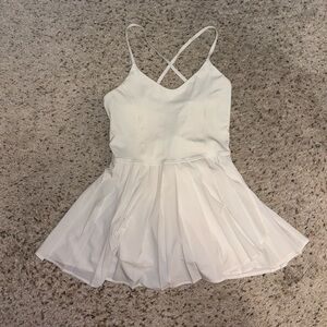 Aerie Offline Pleated Athletic Dress w/ Built-in Shorts in White (Size Medium)